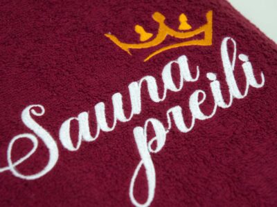 Saunalina tikandiga Sauna preili bordoopunane
